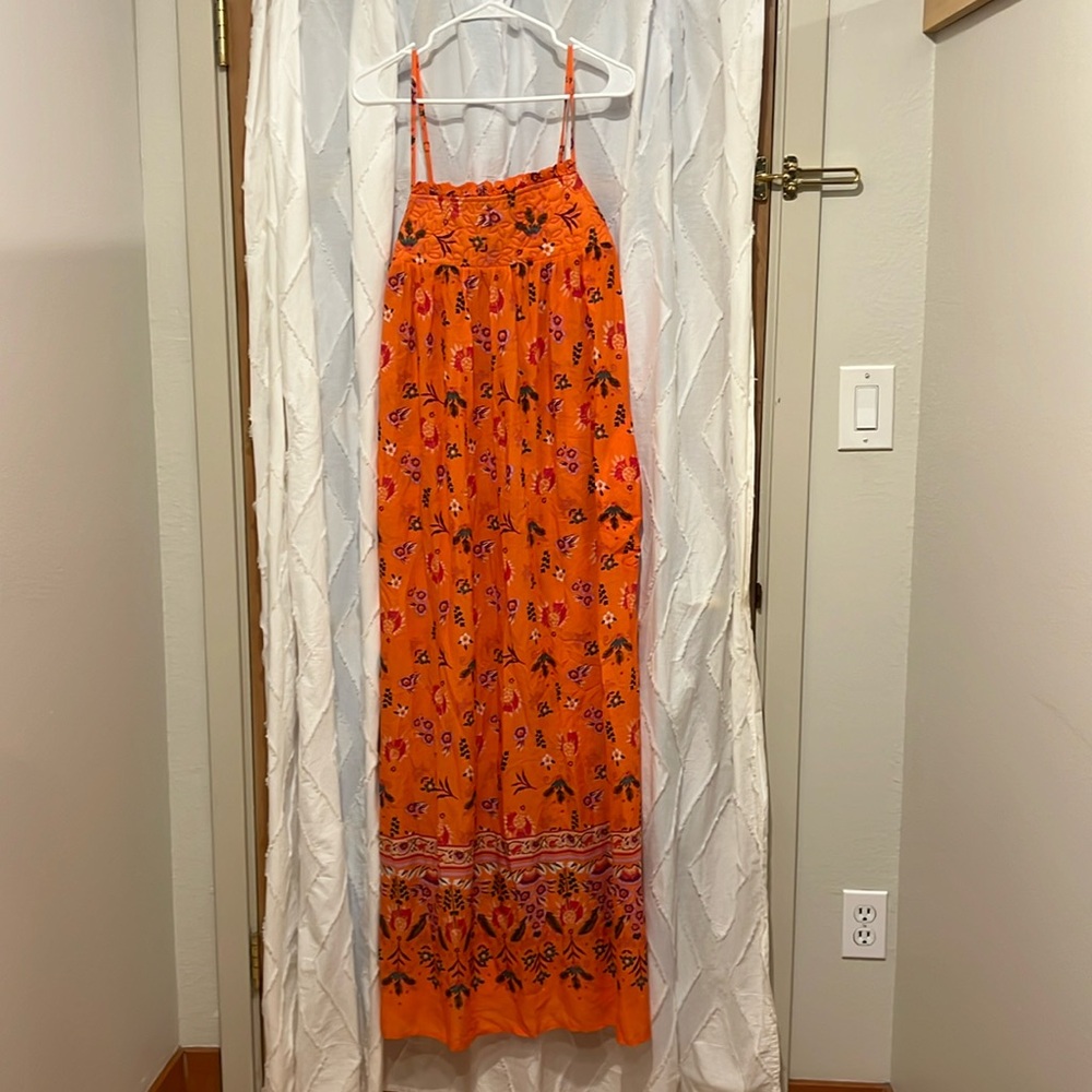 Darling floral Anthropologie maxi dress size Large. NWT